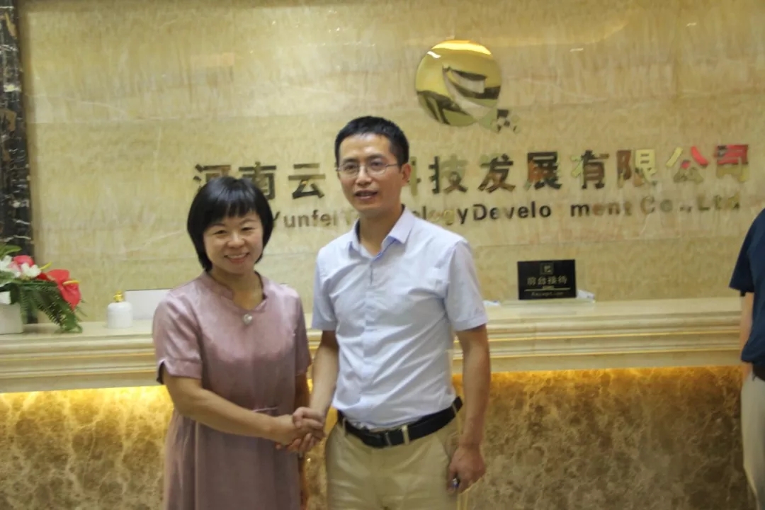 甘肅省平泉中學(xué)師生及興華助學(xué)基金會(huì)趙麗霞老師一行參觀云飛科技
